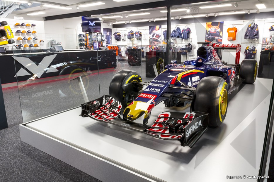 original and Max' first Formula 1 car on in Max store - news.verstappen.com