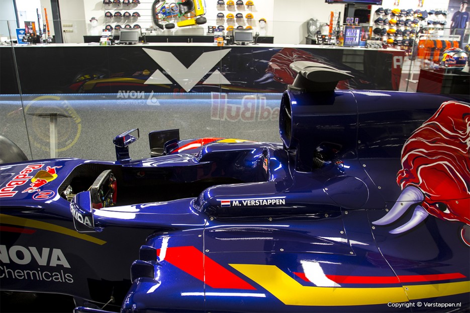 Ooit monteren goochelaar Originele eerste Formule 1-auto Max te zien in Max Verstappen store - news. verstappen.com