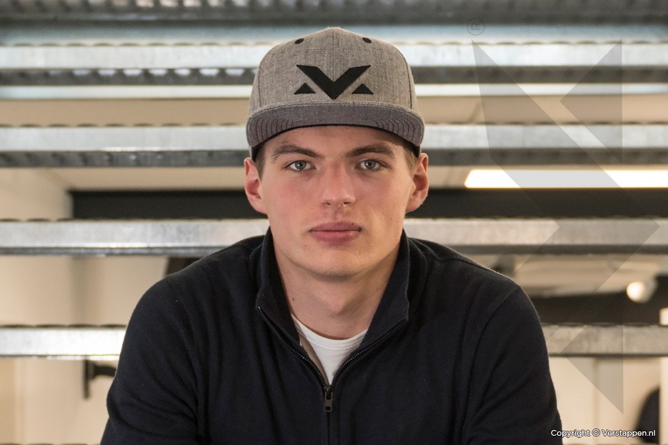 vasteland Getalenteerd Stuwkracht China GP contest: win a signed grey Max Verstappen cap! - news.verstappen .com